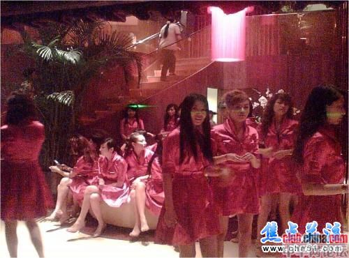 视频:天上人间的台前幕后